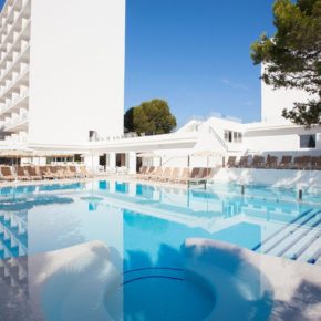 Ab auf die Sonneninsel Mallorca: 7 Tage im modernen 4* Hotel mit Frühstück, Flug & Transfer nur 380€