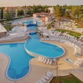 Kroatien Topseller: [ut f="duration"] Tage am Wochenende im tollen 4* Hotel am Strand mit [ut f="board"] & Wasserpark um [ut f="price"]€