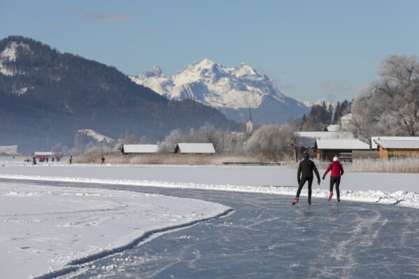oesterreich weissensee winter eislaufen