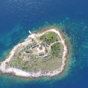 Urlaub auf einer eigenen Insel: [ut f="duration"] Tage Kroatien mit Privatinsel & Ferienhaus für nur [ut f="price"]€ p.P.