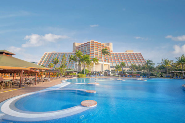 blue-varadero-hotel-poolbereich