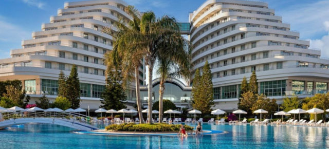 Last Minute Türkei Luxus: 7 Tage im 5* Strandhotel mit All Inclusive, Flug & Transfer für 658€