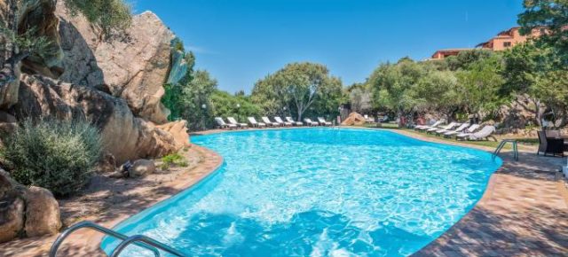 Urlaub 2025 in Italien: 8 Tage Sardinien im 4* Hotel mit Fährüberfahrt, Frühstück & Shuttle zum Strand ab 451€