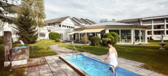 Wellness-Auszeit: 2 Tage am Wochenende ins TOP 4* Hotel in der Nähe vom Bodensee mit Frühstück ab 55€