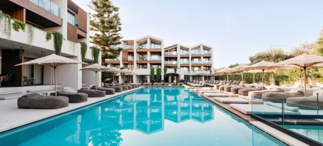 Strandurlaub der Luxusklasse auf Zakynthos: 6 Tage auf der griechischen Insel im TOP 5* Resort mit Suite, Halbpension & Flug für 699€