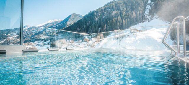 Auszeit in Tirol: 3 Tage inkl. TOP 4* Resort mit Infinity-Outdoorpool, Genusspension-Plus, Spa & Fitness ab 299€