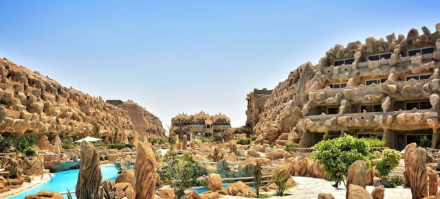 Ägypten: 8 Tage Hurghada im coolen 5* Beach Resort mit All Inclusive, Flug, Zug-zum-Flug & Transfer für 569€