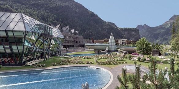 Aqua Dome in Tirol: 2 Tage Wellness im TOP 4.5* Hotel mit Panoramablick, Halbpension & Therme ab 179€