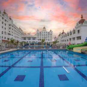 Side Premium Hotel Pool