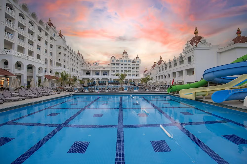 Side Premium Hotel Pool