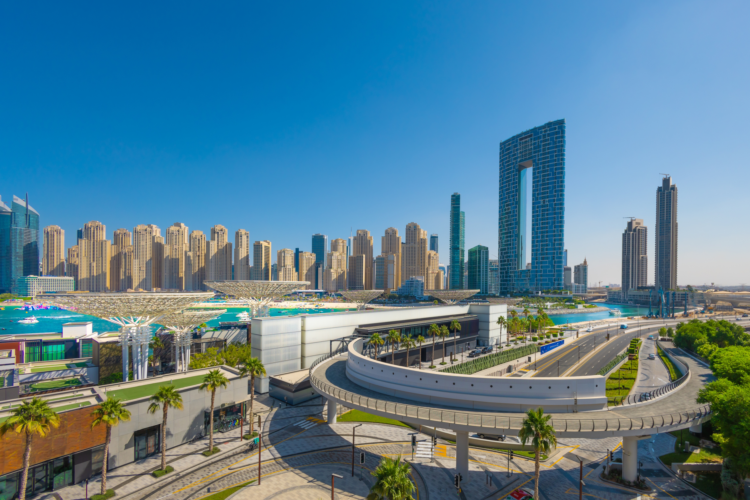 dubai skyline fluss