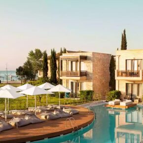 Griechischer Traumurlaub: 6 Tage im TOP 5* Hotel mit Halbpension, Flug & Transfer nur 370€