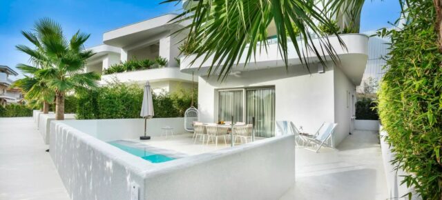 Luxus in Chalkidiki: 7 Tage Griechenland mit Junior Suite im TOP Cocoons Luxury Suites & Villas, Frühstück & Flug um 388€