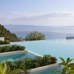 Entspannung in Griechenland: 6 Tage Chalkidiki im strandnahen TOP 5* Hotel inkl. Halbpension, Flug & Extras ab 389€
