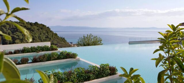Entspannung in Griechenland: 6 Tage Chalkidiki im strandnahen TOP 5* Hotel inkl. Halbpension, Flug & Extras ab 389€