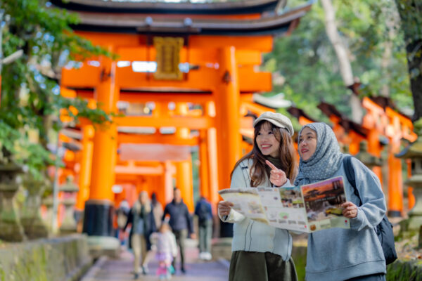 Japan Kyoto Fushimi Inari Taisha Schrein Frauen