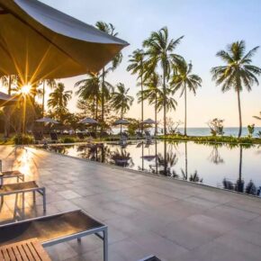 Thailand: 12 Tage Khao Lak inkl. 4* Resort, Suite mit Frühstück & Flug ab 957€