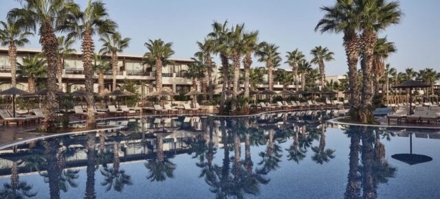 Ab nach Kreta: 7 Tage im TOP 5* Aqua Park Resort mit All Inclusive, Flug, Transfer & Zug ab 889€