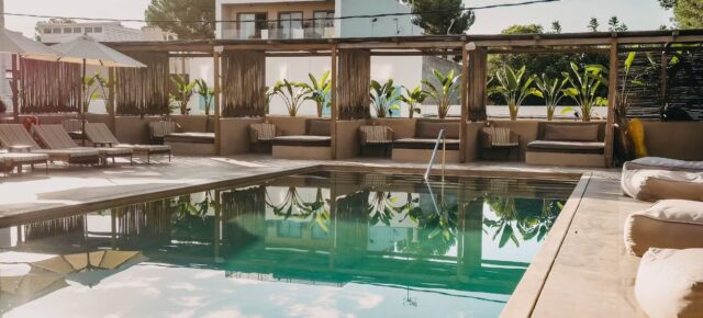 Urlaub in Til Schweigers Hotel: 8 Tage Mallorca mit 5* Barefoot Hotel Mallorca, Frühstück, Flug & Transfer ab 739€