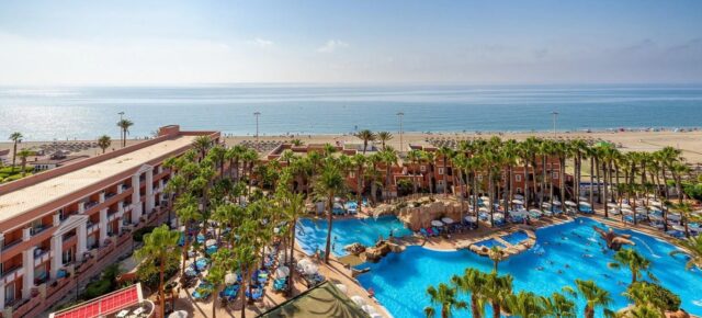 Strandurlaub in Andalusien: 8 Tage im sehr guten 4* Hotel mit Halbpension Plus, Flug & Extras nur 342€