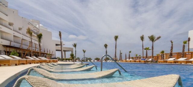 Luxusurlaub in Andalusien: 8 Tage im TOP 4.5* TUI BLUE Hotel am Strand mit Frühstück, Flug & Transfer für 562€