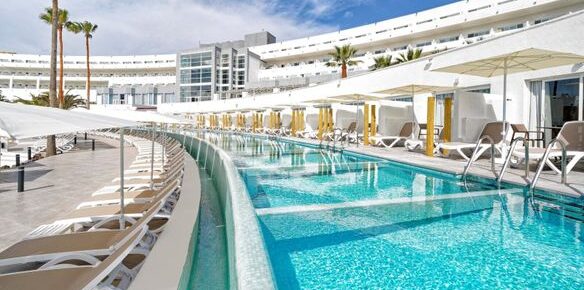 8 Tage Fuerteventura im 4* Hotel in Strandnähe mit Halbpension, Flug & Transfer für 708€