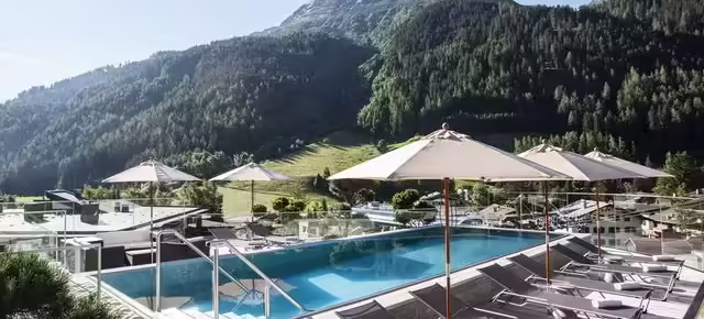 Auszeit in St. Anton: 3 Tage im nachhaltigen TOP 4* Hotel inkl. Halbpension & Spa-Zugang nur 199€
