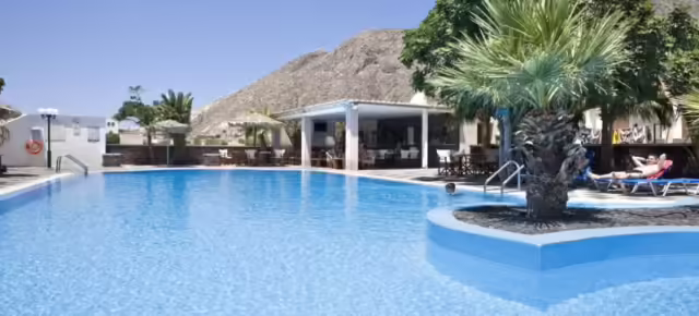 Traumurlaub auf Santorini: 8 Tage im 4* Hotel mit Frühstück & Flug nur 289€