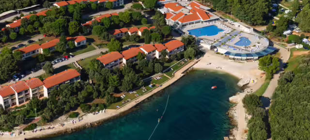Badeurlaub in Kroatien: 6 Tage im TOP 4* Resort inkl. Frühstück & Flug nur 279€