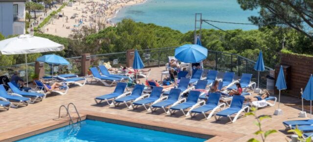 Single-Trip nach Spanien: 7 Tage Costa Brava im 4* Hotel mit Halbpension und Flug für NUR 329€